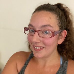 Meet your Posher, Elixa